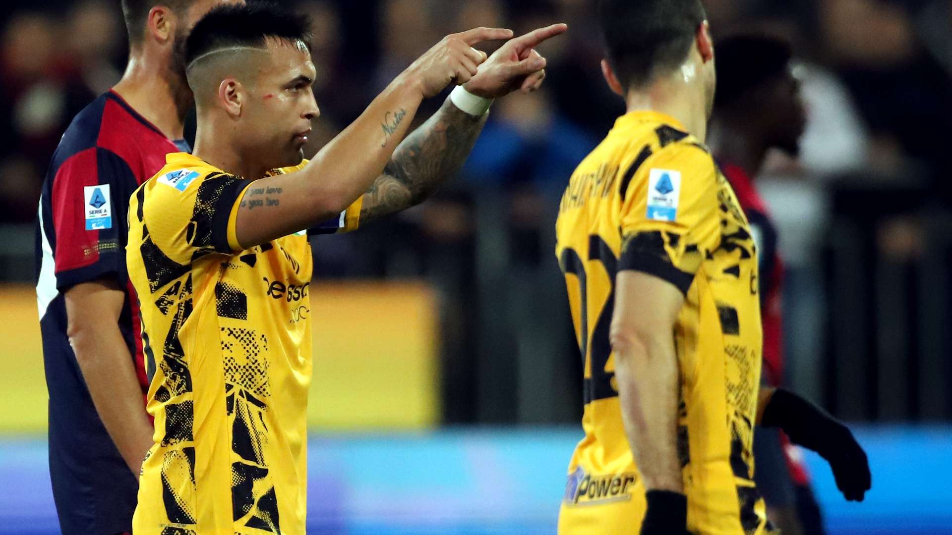 交媒体上 交媒体上